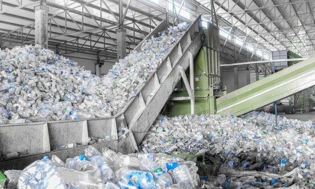 Video hé lộ sự thật về tái chế rác nhựa: Thì ra việc vứt rác đúng chỗ thôi là chưa đủ - Ảnh 3.