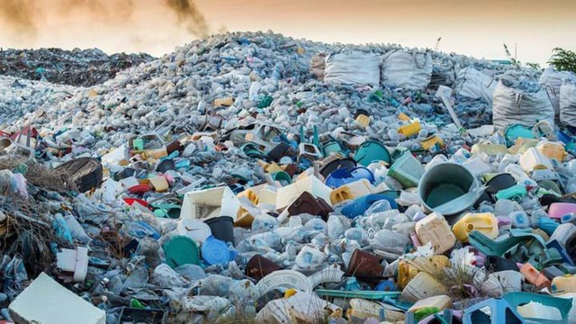 Video hé lộ sự thật về tái chế rác nhựa: Thì ra việc vứt rác đúng chỗ thôi là chưa đủ - Ảnh 4.