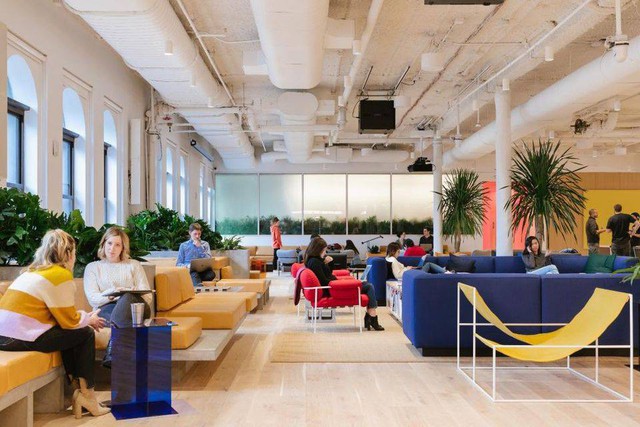 WeWork : Bất chấp khoản lỗ tỉ USD, startup siêu kỳ lân dẫn đầu trong lĩnh vực chia sẻ không gian làm việc đã dấn bước vào phố Wall - Ảnh 1.