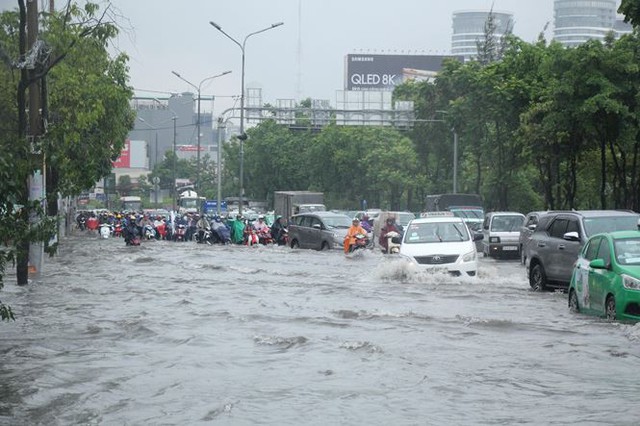 TPHCM chốt giá thuê siêu máy bơm chống ngập hơn 14 tỷ đồng mỗi năm - Ảnh 1.