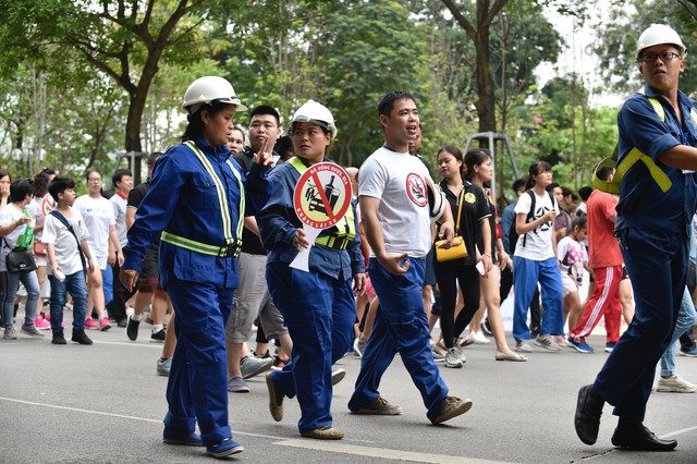  Người dân Thủ đô xuống đường kêu gọi: ‘Đã uống rượu bia - Không lái xe’ - Ảnh 9.