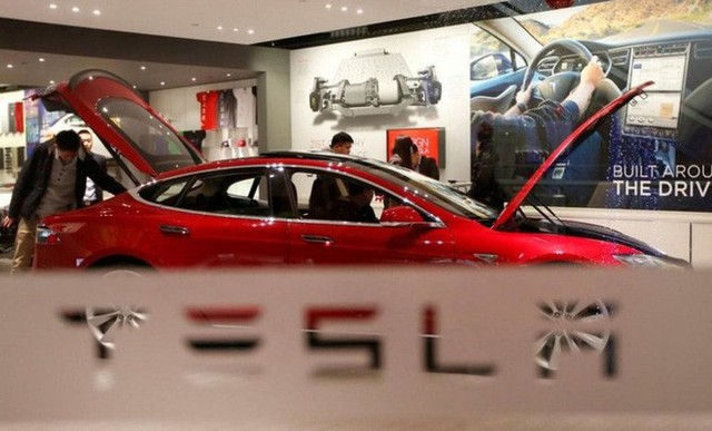 Xe Tesla Model S bất ngờ bốc cháy tại bãi đỗ xe ở Hồng Kông, Tesla từ chối bình luận về nguyên nhân - Ảnh 1.