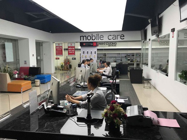 Vì sao 1 cửa hàng Nhật Cường Mobile hoạt động dù ông chủ bị bắt, toàn hệ thống tê liệt? - Ảnh 2. Vì sao 1 cửa hàng Nhật Cường Mobile hoạt động dù ông chủ bị bắt, toàn hệ thống tê liệt? - Ảnh 2.