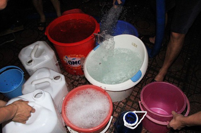 Hà Nội: Giữa đợt nắng nóng đỉnh điểm, 200 hộ dân chung cư nhốn nháo vì mất nước sinh hoạt - Ảnh 11.