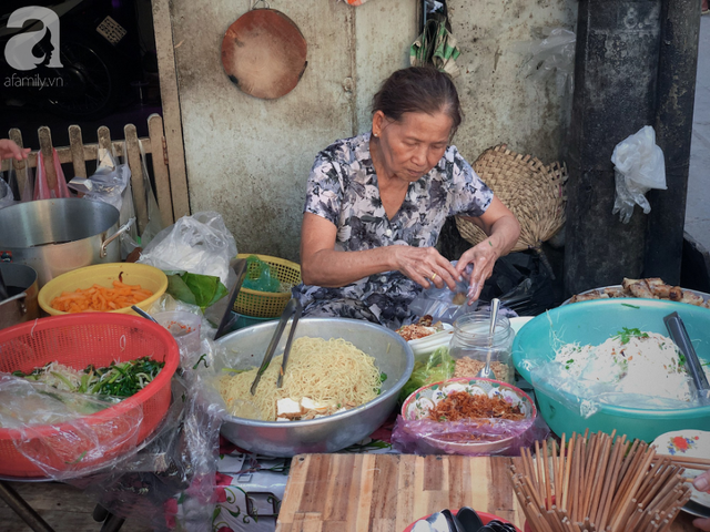 Quán ăn nhỏ hơn 40 năm tuổi góp phần làm nên văn hóa ẩm thực hẻm Sài Gòn: 7 ngày bán 7 món khác nhau, tuyệt hảo nhất chính là món chay - Ảnh 15.