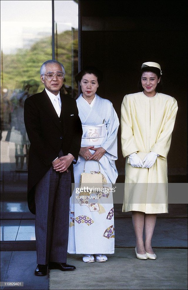  Tân Nhật hoàng Naruhito và vương phi u sầu Masako: Mối tình sét đánh, 6 năm theo đuổi, 3 lần cầu hôn và lời hứa bảo vệ em đến trọn đời - Ảnh 4.