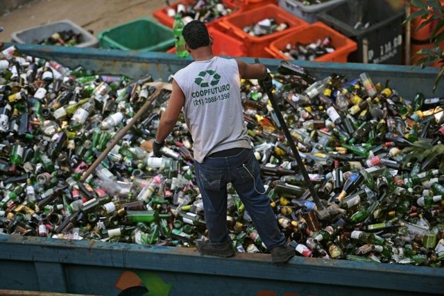 Chuyện ở quốc gia thải nhựa nhiều thứ 4 thế giới: Gần như không tái chế gì - Ảnh 1.