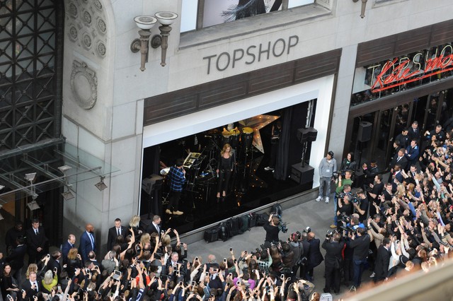 Topshop đệ đơn phá sản tại Mỹ, đóng cửa toàn bộ cửa hàng - Ảnh 2.