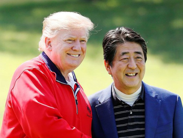 Thủ tướng Nhật tranh thủ tối đa để tận lợi hết mức từ ông Trump: Mối lo từ bài học nhãn tiền của TQ? - Ảnh 1.