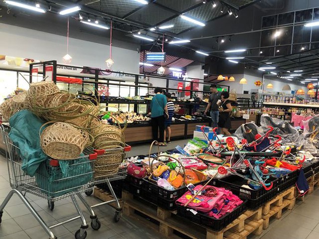 Hình ảnh siêu thị Auchan sau nhiều ngày tháo khoán rút khỏi Việt Nam - Ảnh 15.