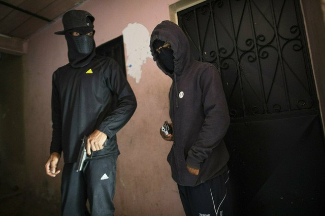 Đạn trở thành hàng xa xỉ ở Venezuela, tội phạm chẳng muốn nổ súng vì dân không có tiền để cướp - Ảnh 3.