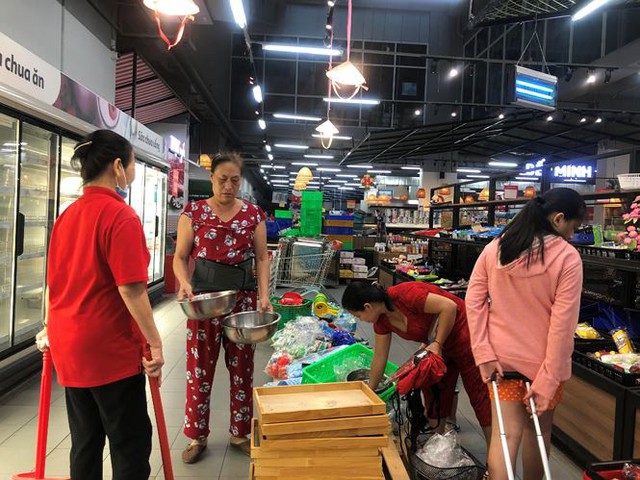 Hình ảnh siêu thị Auchan sau nhiều ngày tháo khoán rút khỏi Việt Nam - Ảnh 5.
