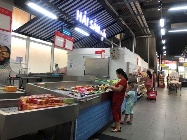 Hình ảnh siêu thị Auchan sau nhiều ngày tháo khoán rút khỏi Việt Nam - Ảnh 6.