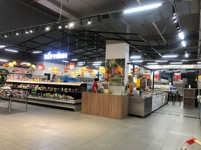 Hình ảnh siêu thị Auchan sau nhiều ngày tháo khoán rút khỏi Việt Nam - Ảnh 8.