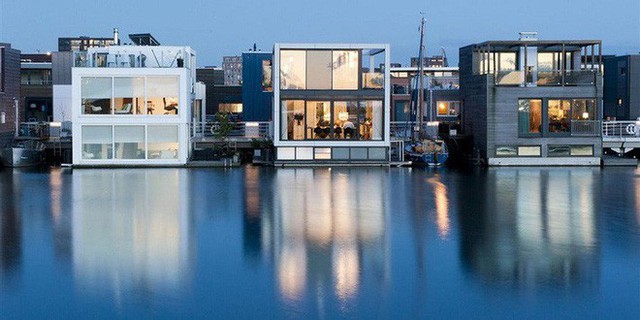 Chiêm ngưỡng cả trăm ngôi nhà được xây nổi trên mặt nước: Quần thể kiến trúc đáng tự hào của Amsterdam - Ảnh 13.