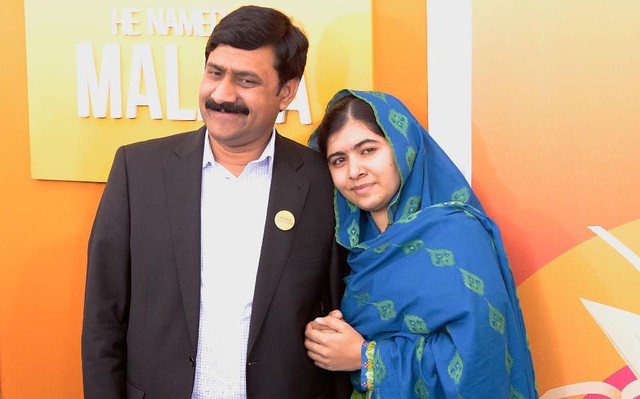 Cha của Malala, người trẻ tuổi nhất nhận Nobel hòa bình, chia sẻ cách nuôi dạy một đứa trẻ quả cảm và không bao giờ chùn bước - Ảnh 2.