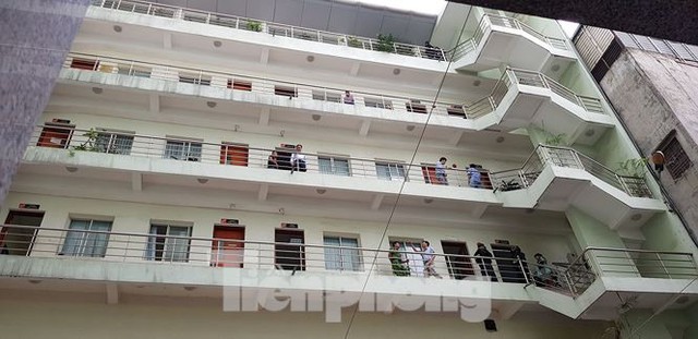 Bộ Công an khám xét chuỗi cửa hàng Nhật Cường mobile - Ảnh 13. Bộ Công an khám xét chuỗi cửa hàng Nhật Cường mobile - Ảnh 13.