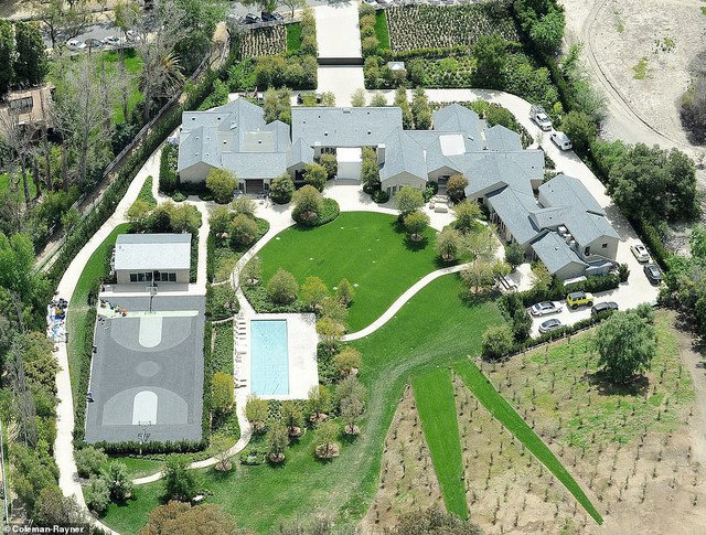 Biết nhà Kardashian giàu nhưng ai ngờ giàu đến độ này: Thầu hẳn khu đất khổng lồ xây 6 biệt thự trăm tỉ chỉ vì 1 lý do đơn giản - Ảnh 4.