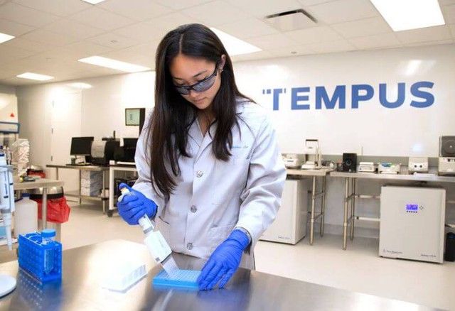 Tempus - Startup công nghệ y tế: Từ căn bệnh ung thư vú của người vợ nhà sáng lập, đến công ty xét nghiệm ung thư và thu thập dữ liệu bệnh nhân được định giá 3,1 tỷ USD - Ảnh 3.