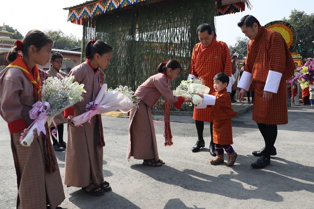 Vương quốc hạnh phúc Bhutan công bố hình ảnh mới nhất của hoàng tử bé khiến nhiều người ngỡ ngàng vì thay đổi quá nhiều - Ảnh 6.