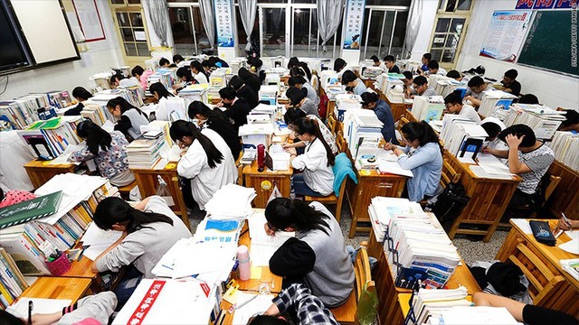 Từ chuyện thầy giáo người Mỹ không giải nổi bài toán thi đại học Trung Quốc đến những kì thi khó nhằn bậc nhất ở châu Á - Ảnh 2.