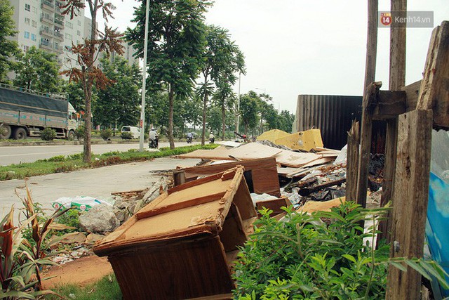 Chùm ảnh: Vừa hoạt động 3 tháng, con đường mang tên nhà tư sản Trịnh Văn Bô đã ngập ngụa rác thải - Ảnh 4.