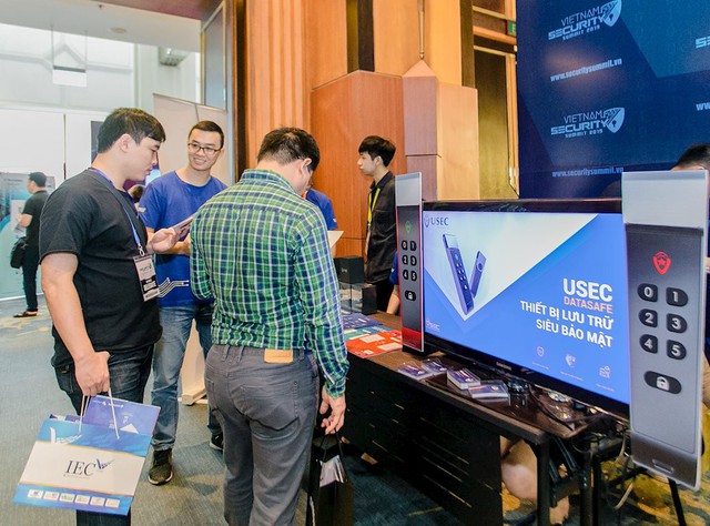 Tất tật về USB siêu bảo mật USEC DataSafe do các kỹ sư Việt Nam sản xuất, làm chủ công nghệ - Ảnh 2.