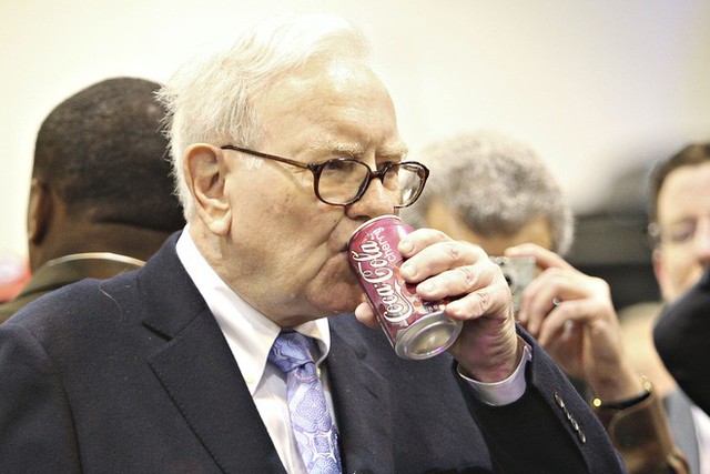  Bí quyết trẻ khỏe ngược đời của tỉ phú U90 Warren Buffett: Tôi ăn như đứa trẻ 6 tuổi - Ảnh 2.