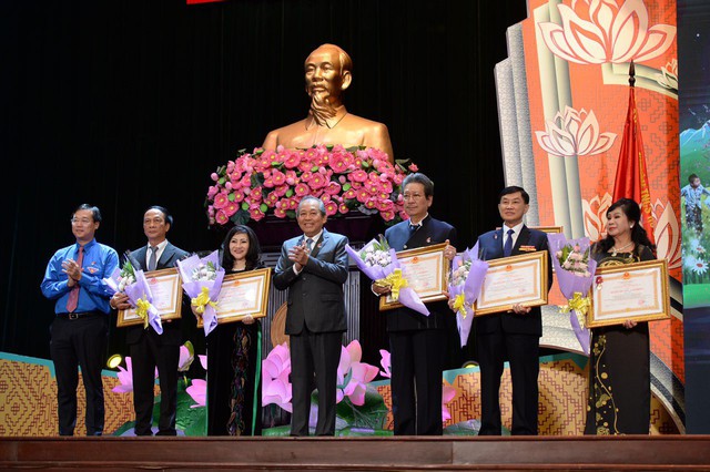 Ông Johnathan Hạnh Nguyễn nhận Huân chương lao động Hạng 2  - Ảnh 1.