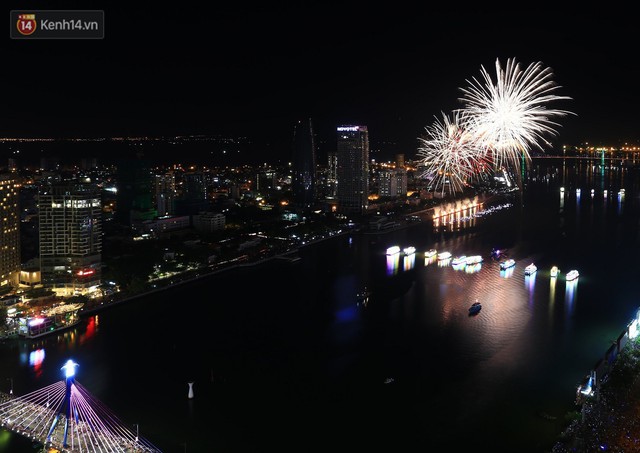 Ngắm màn tranh tài giữa Việt Nam và Nga trong Lễ hội pháo hoa quốc tế 2019 ở Đà Nẵng - Ảnh 6.