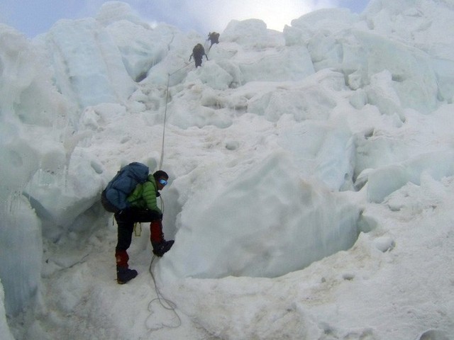 10 sự thực nhiều người chưa biết về hành trình chinh phục Everest: Siêu tốn kém, chuẩn bị không kỹ thì chỉ bỏ mạng - Ảnh 9.