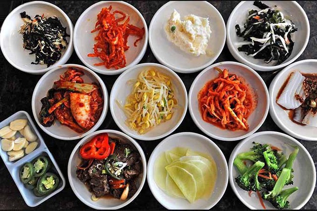 Văn hóa sum vầy trên bàn ăn của người Hàn Quốc: Cả nhà quây quần ngày càng ít, giờ là thời đại của những bữa ăn một mình cô độc - Ảnh 8.