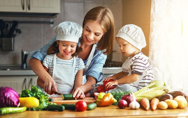 Bỉ đề xuất bỏ tù cha mẹ nếu bắt trẻ em ăn chay - Ảnh 1.