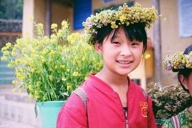 Cuộc trò chuyện lúc nửa đêm với cô gái đi Hà Giang để “gom về một vườn trẻ”: Chỉ mong các em mãi giữ được sự thuần khiết như hoa như sương vùng đất này - Ảnh 10.