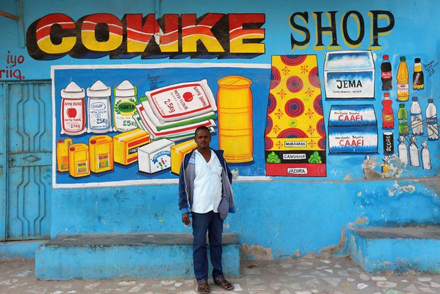 Tỷ lệ mù chữ quá cao, biển quảng cáo ở Somali chủ yếu là hình vẽ không cần đọc nhìn là hiểu - Ảnh 4.
