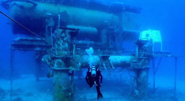 NASA huấn luyện các phi hành gia tham gia sứ mệnh Mặt Trăng trong phòng thí nghiệm dưới biển ở độ sâu 19 mét - Ảnh 1.