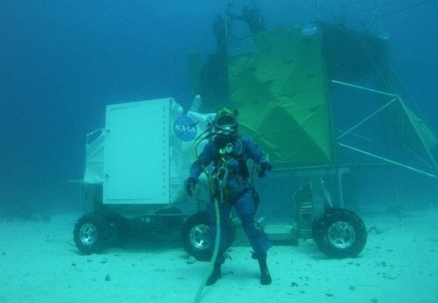 NASA huấn luyện các phi hành gia tham gia sứ mệnh Mặt Trăng trong phòng thí nghiệm dưới biển ở độ sâu 19 mét - Ảnh 2.