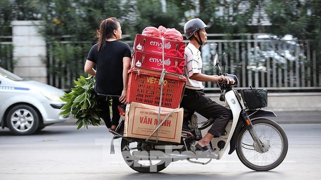 Hà Nội đề xuất cấm xe máy: Người dân lao động lo mất cần câu cơm’ - Ảnh 5.