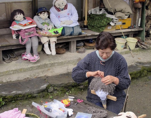 Ghé thăm gôi làng bù nhìn siêu kỳ lạ ở Nhật Bản, nơi búp bê con đông hơn con người gấp chục lần - Ảnh 16.