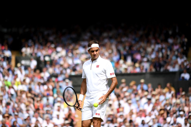 Nhói lòng khoảnh khắc huyền thoại Roger Federer lặng người bất động sau trận chung kết Wimbledon lịch sử và hấp dẫn không thể tin nổi - Ảnh 7.