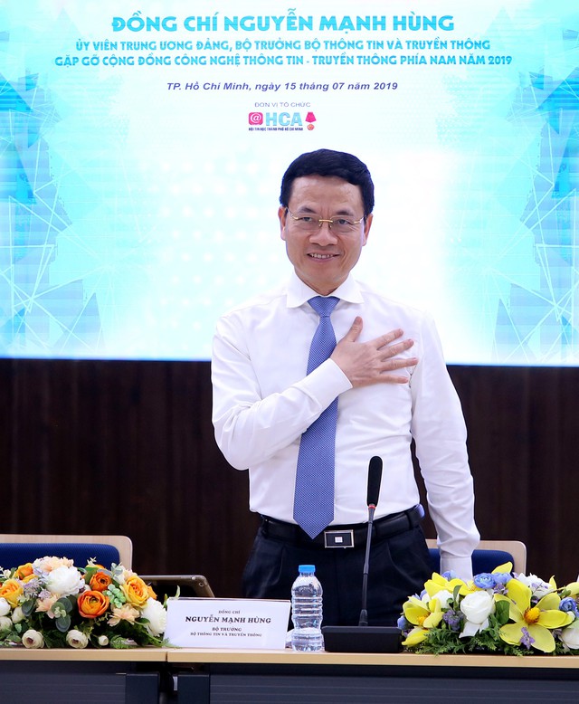 Bộ trưởng Nguyễn Mạnh Hùng: Sứ mạng Việt Nam hùng cường đặt lên vai các doanh nghiệp IT, DN phải làm sản phẩm Make In Vietnam, để phát triển Việt Nam và đi ra toàn cầu - Ảnh 2.