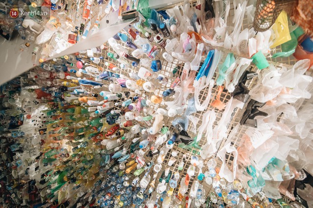 500kg rác thải treo lơ lửng trên đầu: Triển lãm ấn tượng ở Hà Nội khiến người xem ngộp thở - Ảnh 20.