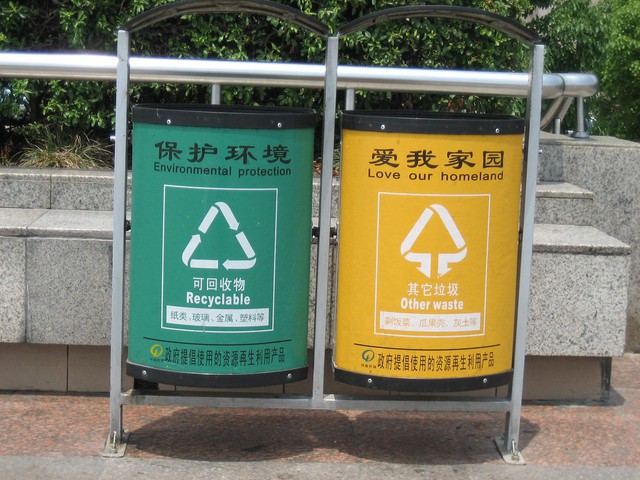 [Bài 20/7] Ở Trung Quốc, đi đổ rác cũng bị nhận diện khuôn mặt, phân loại sai hay vứt rác không đúng chỗ sẽ bị phạt nặng và giảm điểm tín nhiệm xã hội - Ảnh 1.