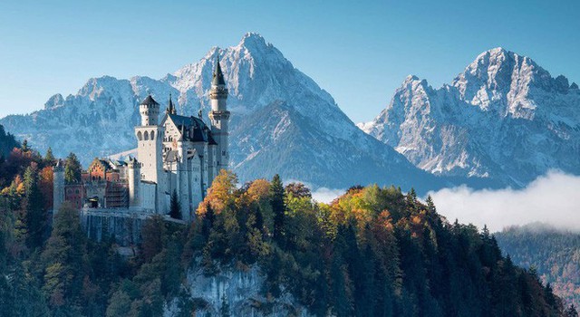  Vua điên xứ Bavaria: Cả đời đắm chìm trong cổ tích ảo mộng, đến cái chết cũng đầy bí ẩn tại tòa lâu đài đẹp nhất châu Âu - Ảnh 1.