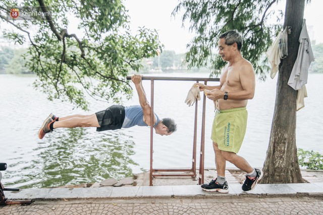 CLB Sắt rỉ Hồ Gươm và câu chuyện tập thể dục như một niềm vui bị nghiện - Ảnh 2. CLB Sắt rỉ Hồ Gươm và câu chuyện tập thể dục như một niềm vui bị nghiện - Ảnh 2.