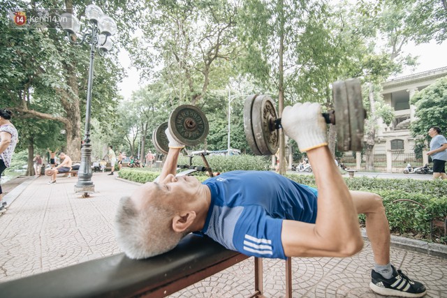 CLB Sắt rỉ Hồ Gươm và câu chuyện tập thể dục như một niềm vui bị nghiện - Ảnh 8. CLB Sắt rỉ Hồ Gươm và câu chuyện tập thể dục như một niềm vui bị nghiện - Ảnh 8.