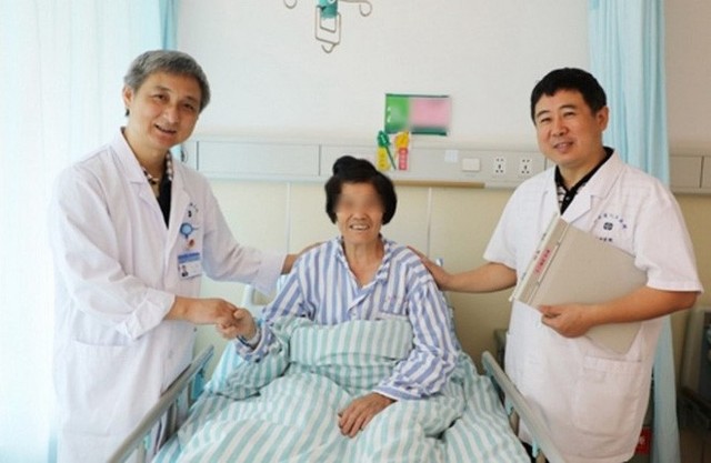 Lần đầu tiên một ca phẫu thuật chữa trị ung thư được điều khiển từ xa bằng mạng 5G tại Trung Quốc - Ảnh 1.