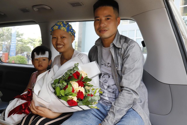 Nhật ký 55 ngày chiến đấu đầy cảm xúc của người mẹ ung thư và con trai: Mong Bình An rồi sẽ bình an! - Ảnh 1. Nhật ký 55 ngày chiến đấu đầy cảm xúc của người mẹ ung thư và con trai: Mong Bình An rồi sẽ bình an! - Ảnh 1.