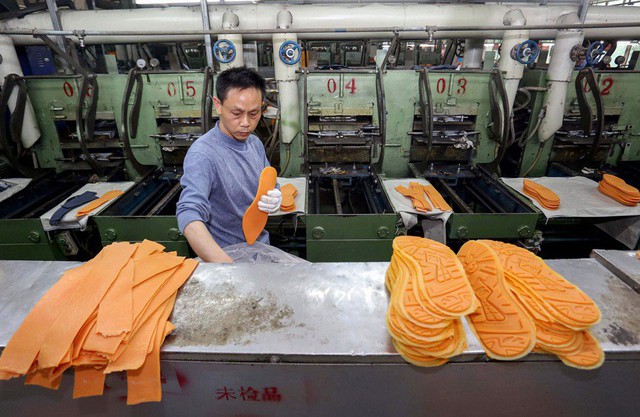 Tấn Giang - từ xưởng gia công trở thành thủ phủ đóng giày Trung Quốc: 5.000 công ty, 20.000 gian hàng, gia công cho cả Nike và Adidas - Ảnh 1.