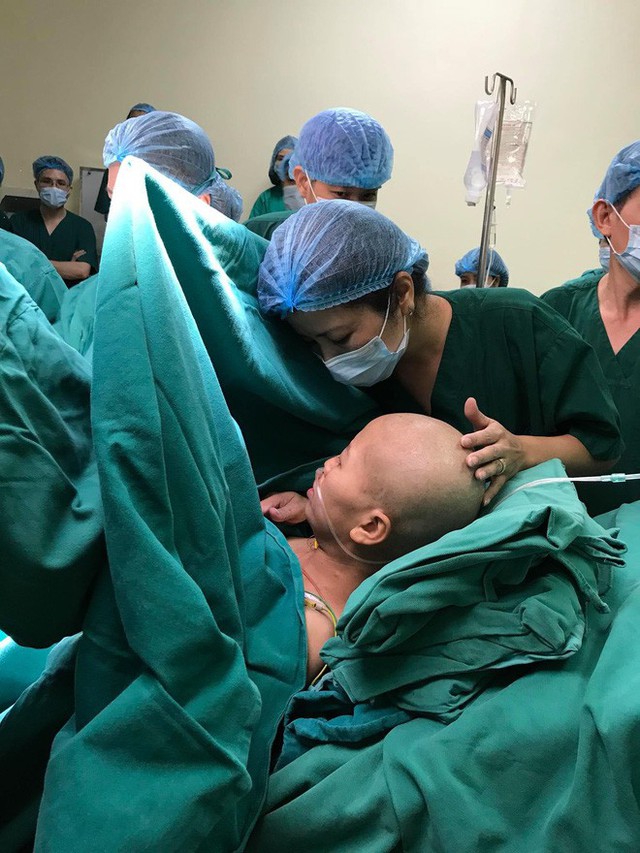 Nhật ký 55 ngày chiến đấu đầy cảm xúc của người mẹ ung thư và con trai: Mong Bình An rồi sẽ bình an! - Ảnh 4. Nhật ký 55 ngày chiến đấu đầy cảm xúc của người mẹ ung thư và con trai: Mong Bình An rồi sẽ bình an! - Ảnh 4.